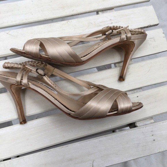 - ⬇️$225 Manolo Blahnik Heels 8 - Picture 3 of 16